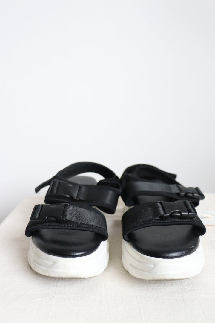 Sandalias Chunky Negras