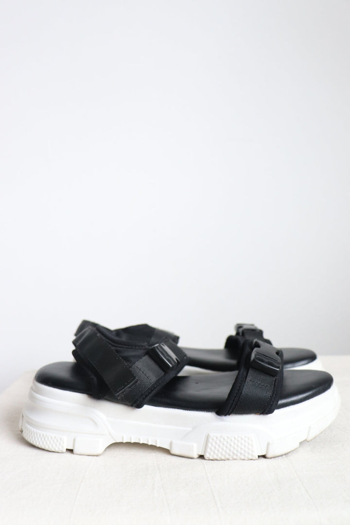 Sandalias Chunky Negras