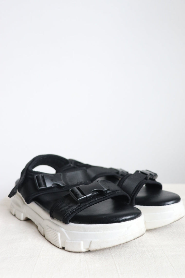 Sandalias Chunky Negras