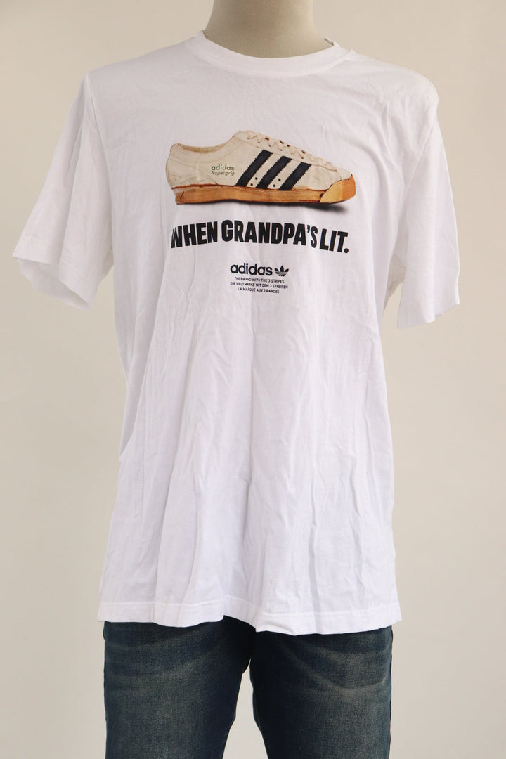 Camiseta Blanca Zapato