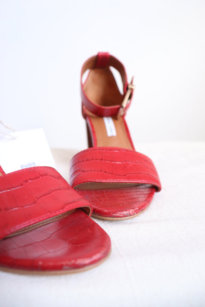 Tacones Rojos Abiertos