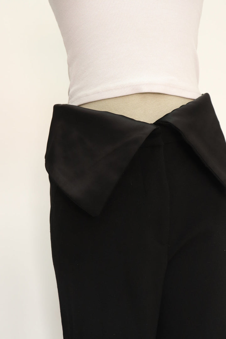 Pantalon Negro Asimetrico