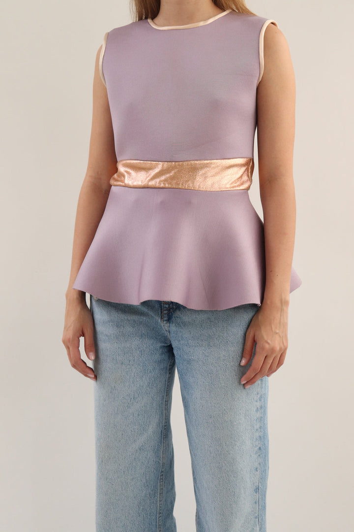 Top Morado Peplum