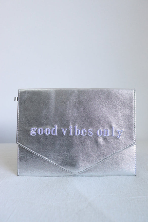 Clutch Plateada Frase