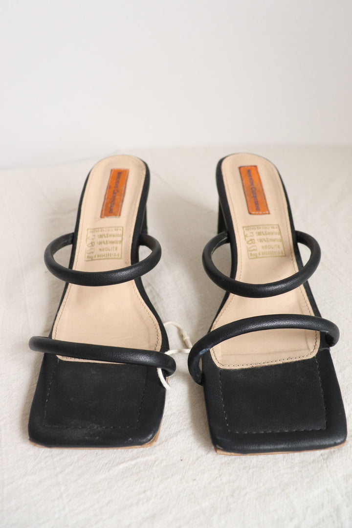 Tacones Negros Abiertos