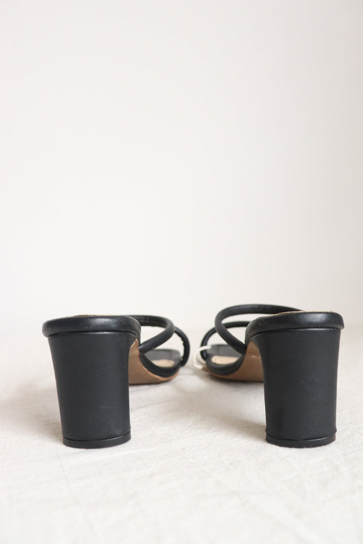 Tacones Negros Abiertos