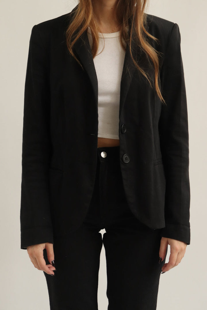 Blazer Negro Hombreras