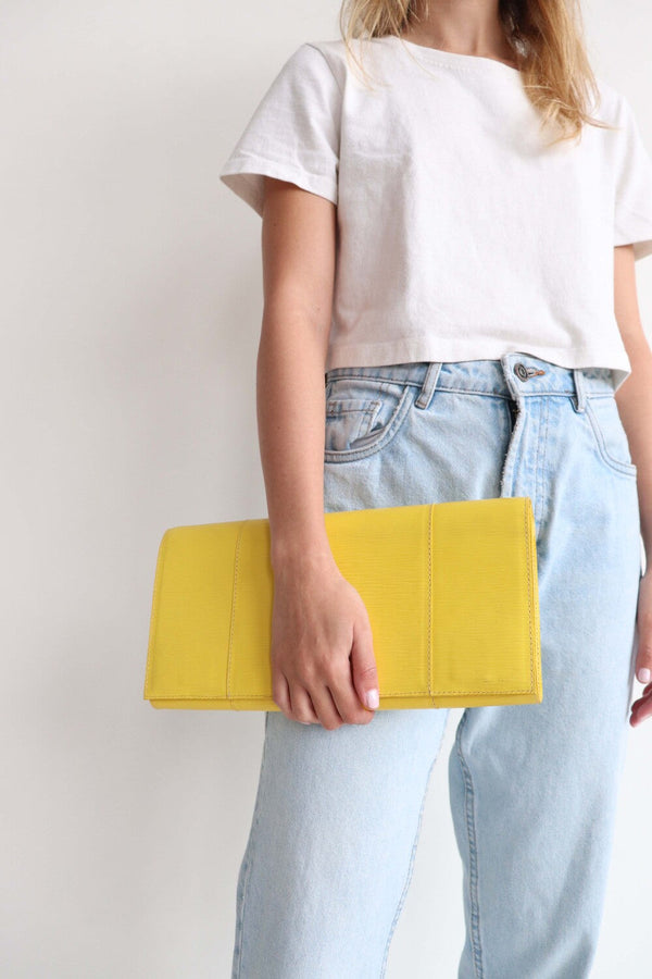Cartera Clutch Amarilla