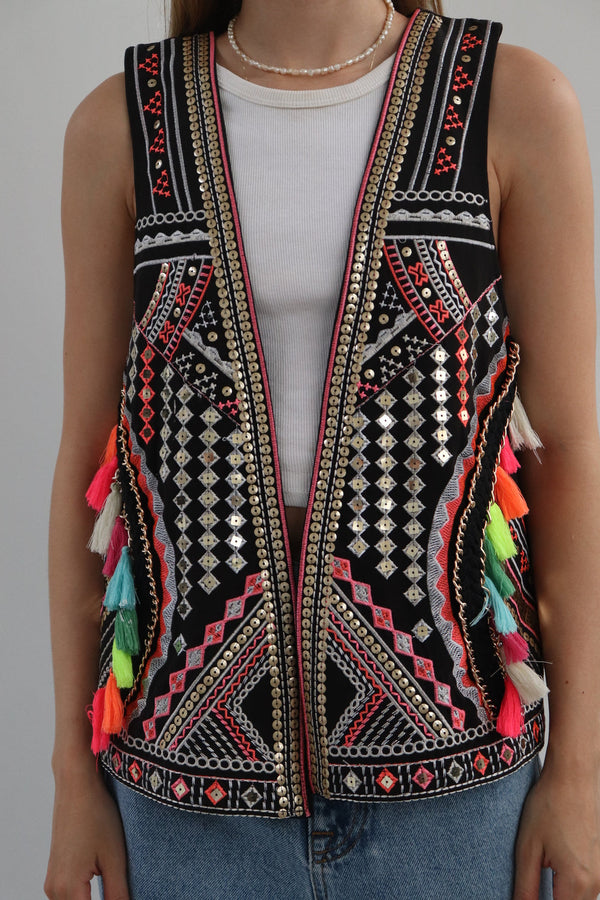 Chaleco Negro Pompones