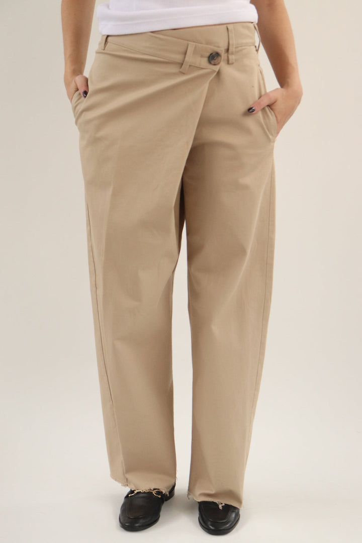 Pantalon Beige Boton